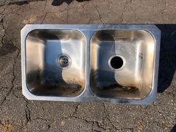 STAINLESS STEEL SINK