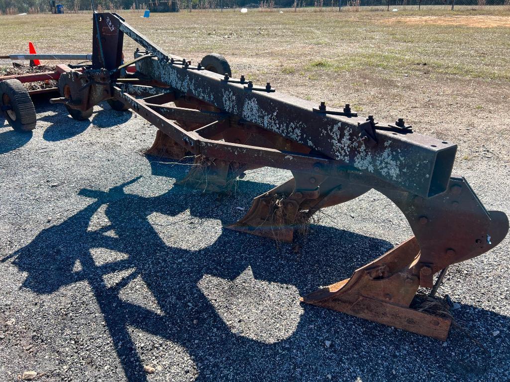 FORD 4-BOTTOM TURN PLOW **SELLING ABSOLUTE**