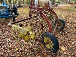 NEW HOLLAND 256 HAY RAKE(ESTATE OF TOM LUMLEY)