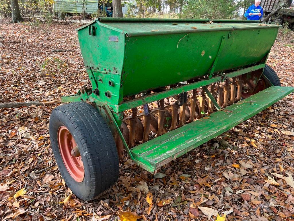 JOHN DEERE 8 FT GRAIN DRILL **SELLING ABSOLUTE**