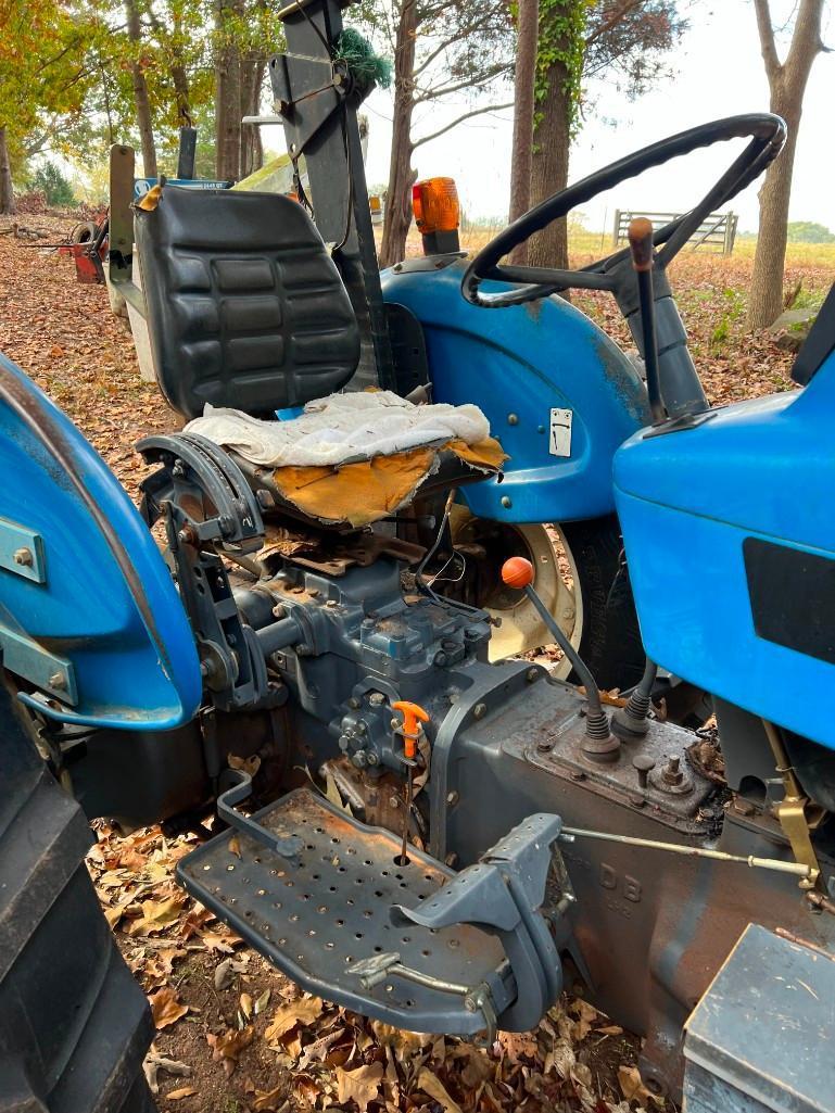 NEW HOLLAND 3930 TRACTOR