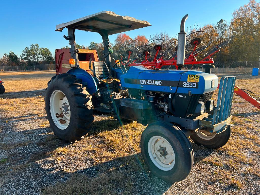 NEW HOLLAND 3930 TRACTOR