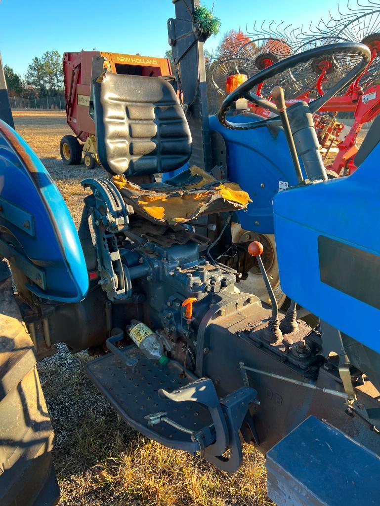 NEW HOLLAND 3930 TRACTOR