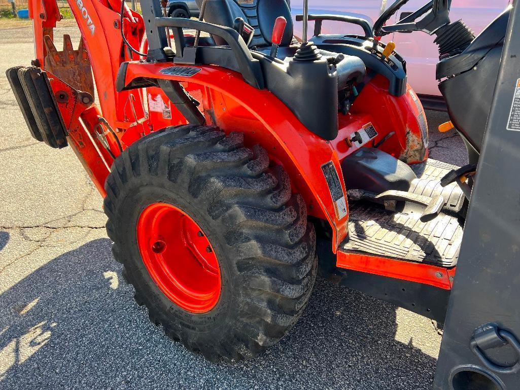 KUBOTA B26 LOADER BACKHOE