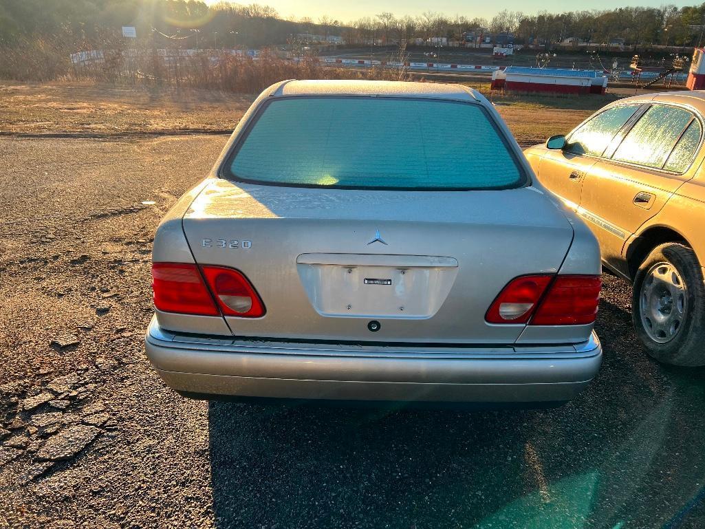 1999 MERCEDES MODEL E320