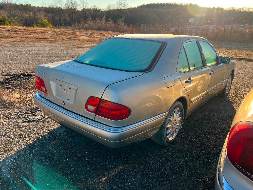 1999 MERCEDES MODEL E320