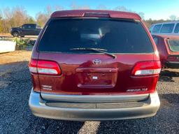 2002 TOYOTA SIENNA XLE