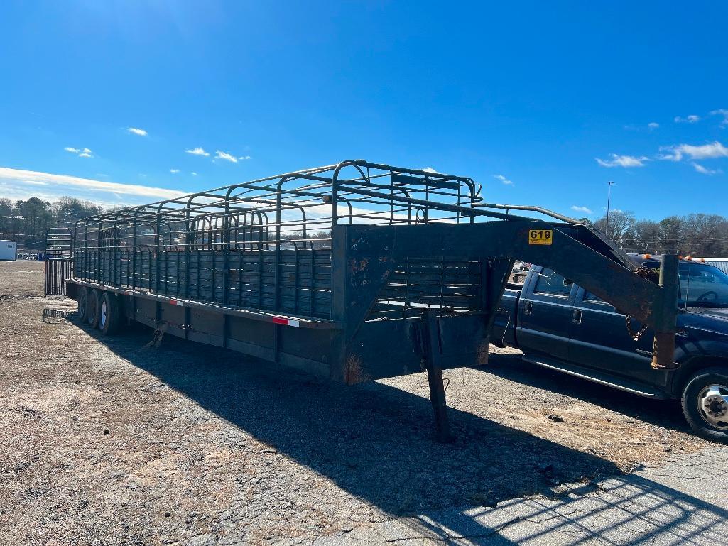 36' GOOSENECK TRIPLE AXLE STOCK TRAILER*NO TITLE*