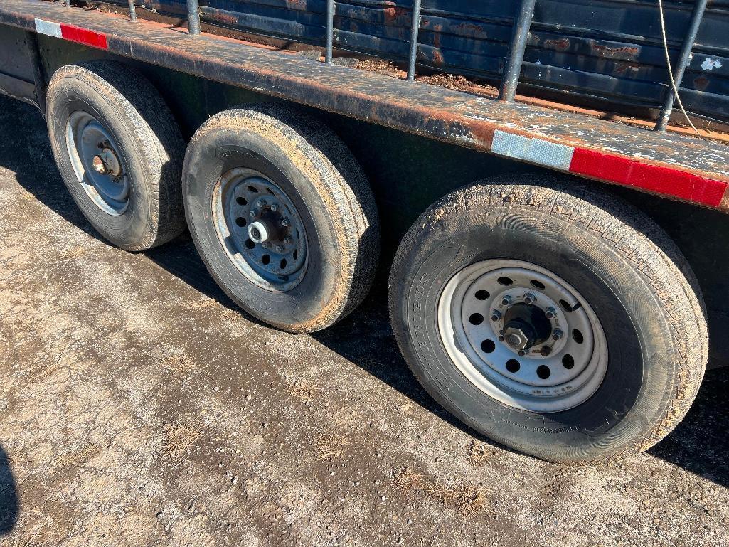 36' GOOSENECK TRIPLE AXLE STOCK TRAILER*NO TITLE*