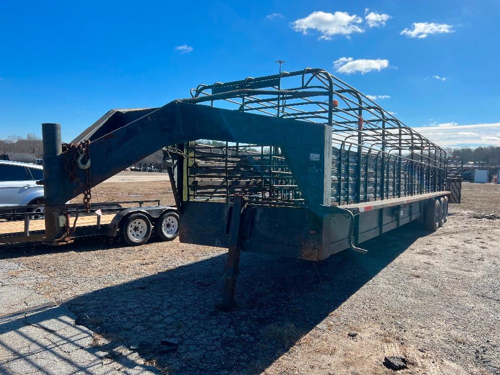 36' GOOSENECK TRIPLE AXLE STOCK TRAILER*NO TITLE*