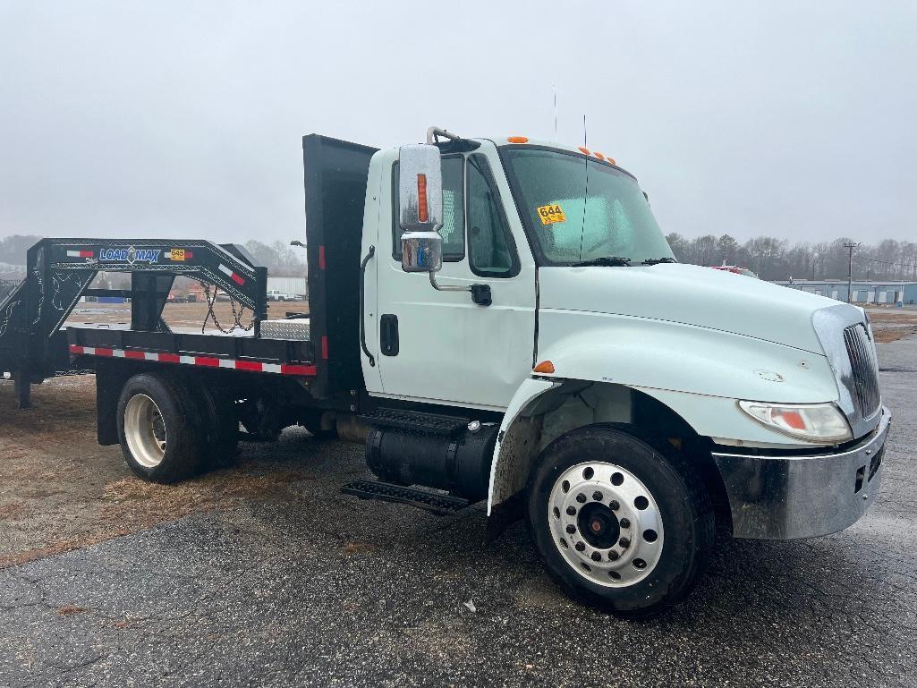 2005 INTERNATIONAL 4400 FLATBED