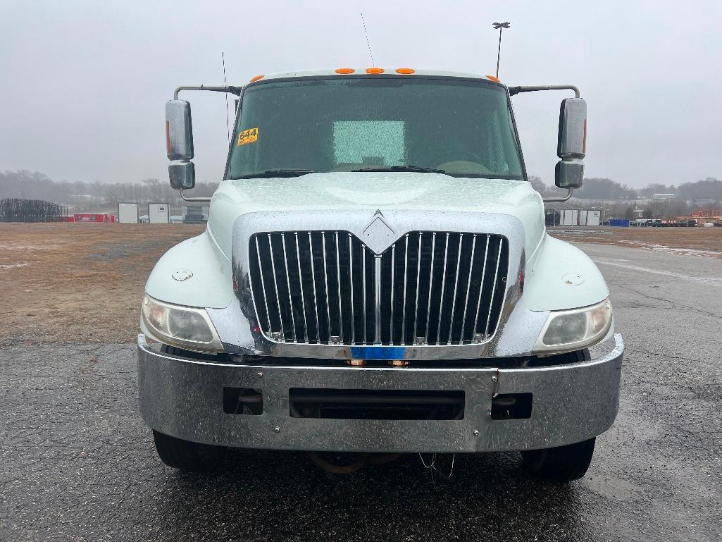 2005 INTERNATIONAL 4400 FLATBED