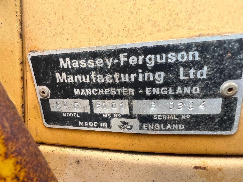 MASSEY FERGUSON 20F LOADER