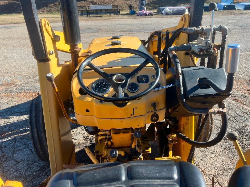 MASSEY FERGUSON 20F LOADER