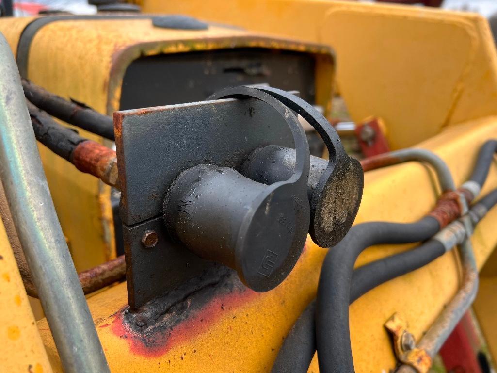 MASSEY FERGUSON 20F LOADER