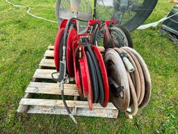 PALLET WITH 5 HOSE REELS WITH HOSE