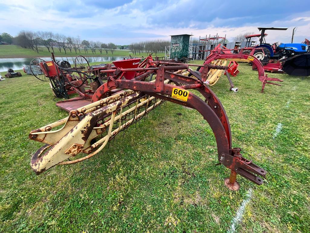 NEW HOLLAND 256 HAY RAKE