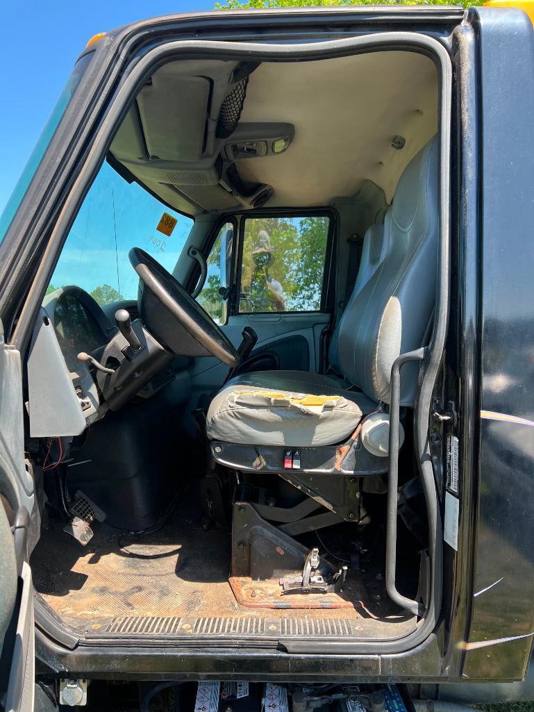 2005 INTERNATIONAL 4300 ROLLBACK (**TRUE MILES