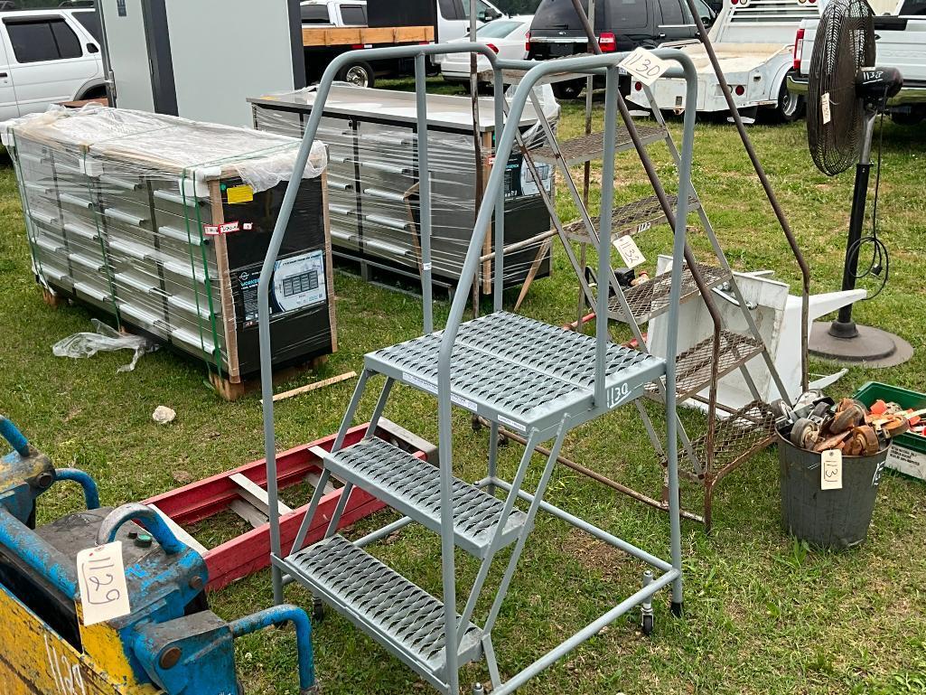 3 STEP PLATFORM LADDER (UNUSED)