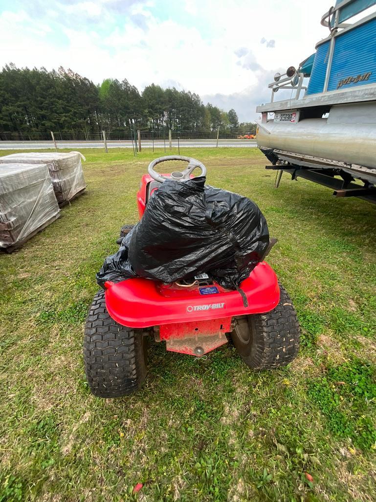 TROY BILT PONY RIDING LAWN MOWER (42" CUT, B&S