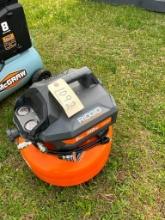 RIDGID 6 GAL PANCAKE AIR COMPRESSOR (WORKS)