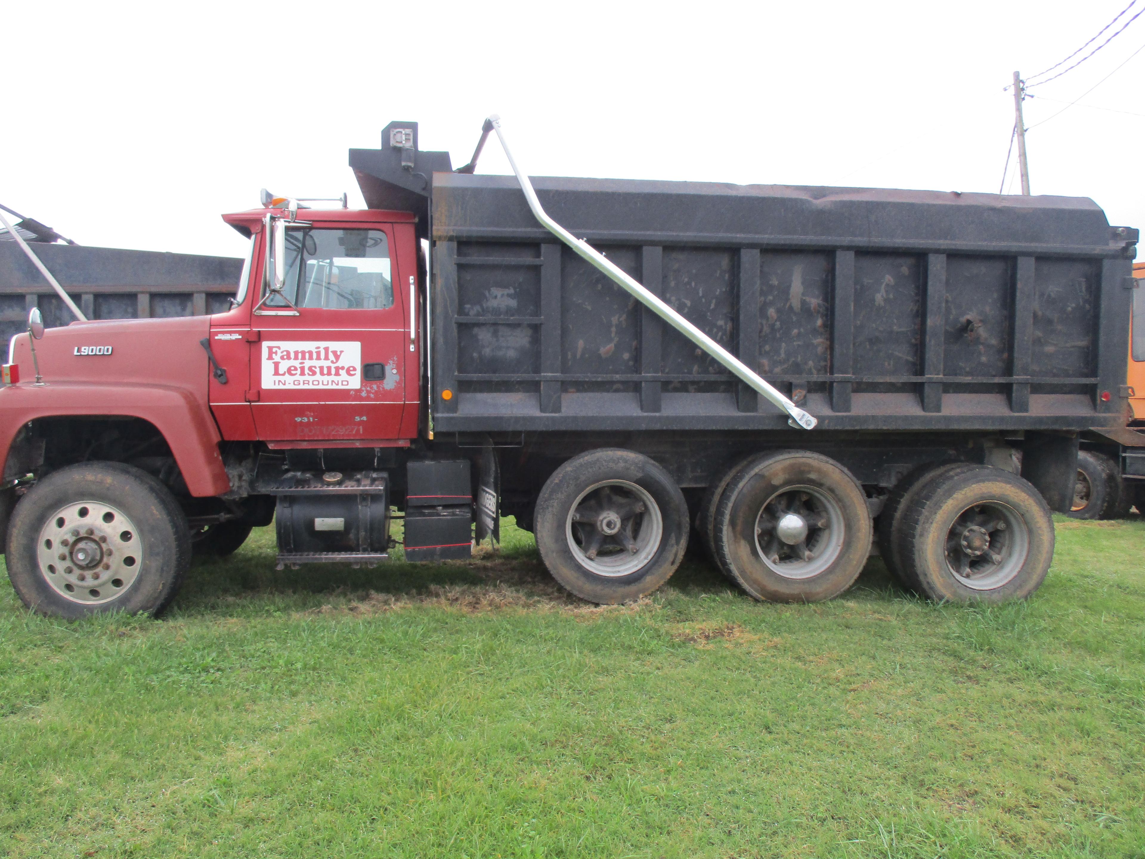 1995 Ford L9000 Tri-Axle Dump Truck