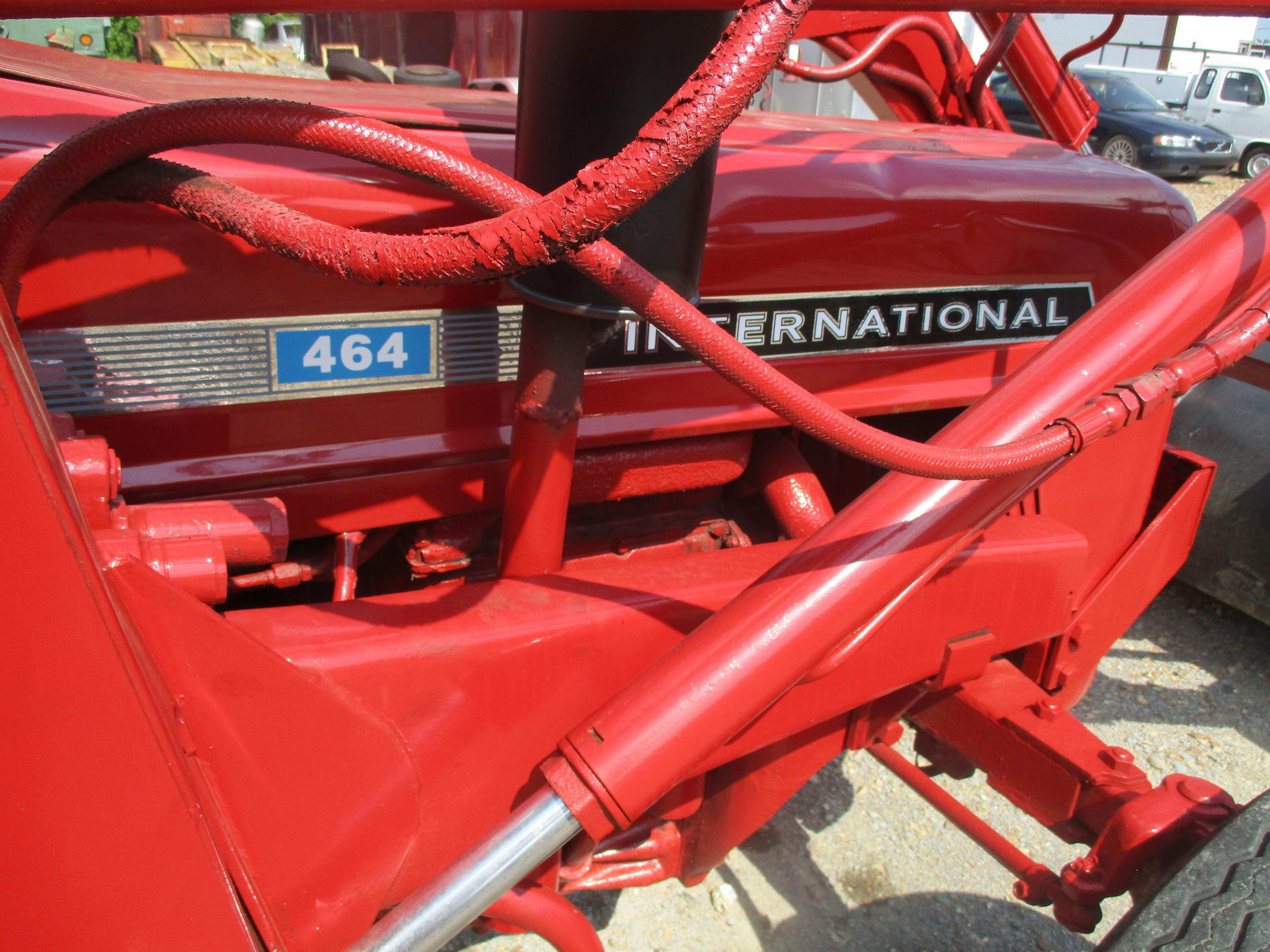 International 464 Farm Tractor