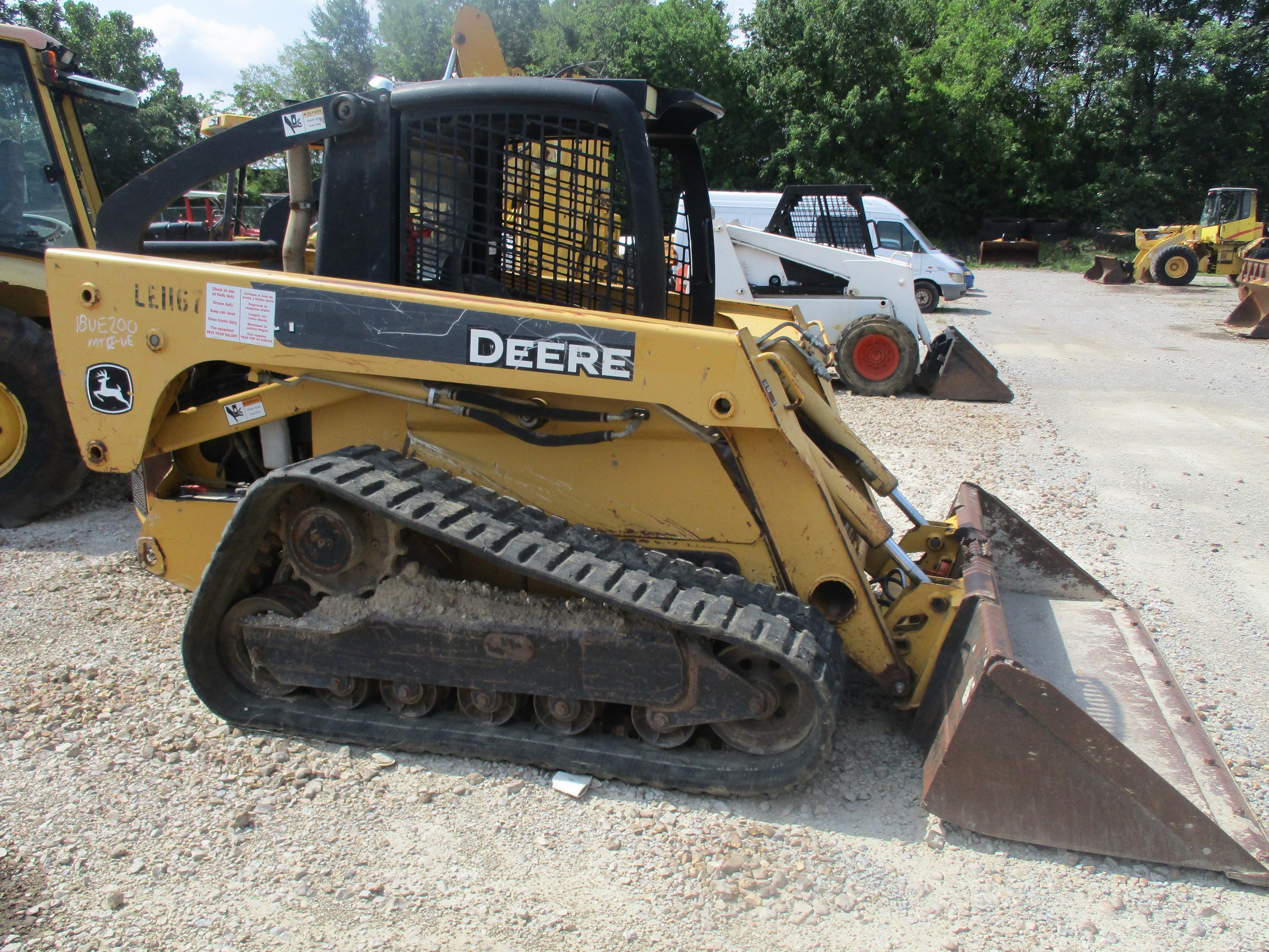 Deere 332CT Skid Steer