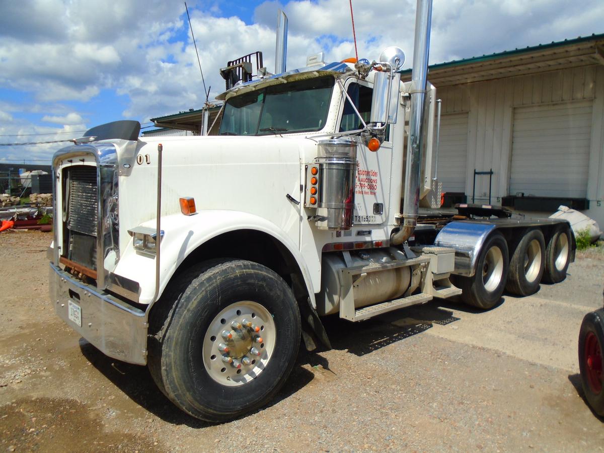 2002 Freightliner FLD120 Classic Road Tractor