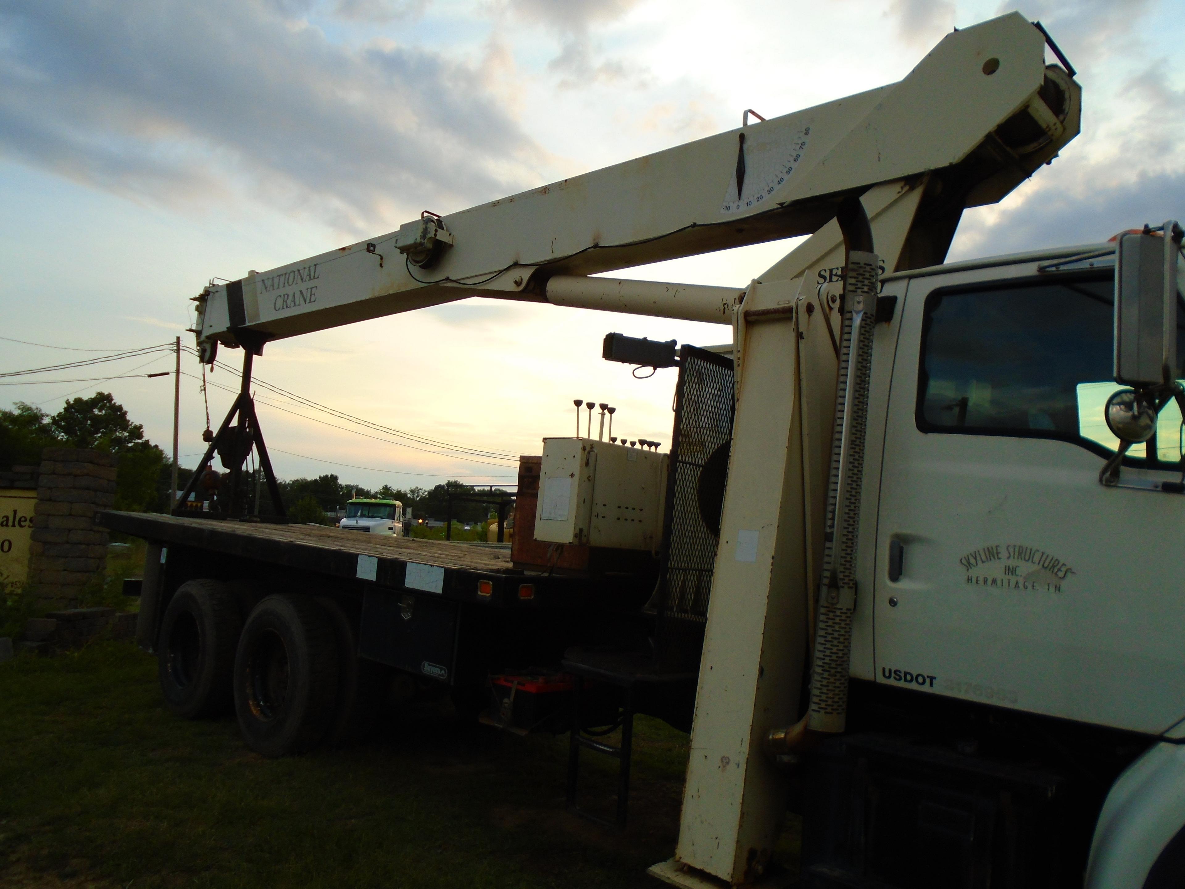 1998 Ford 9000 with National Crane Series 1100 Crane