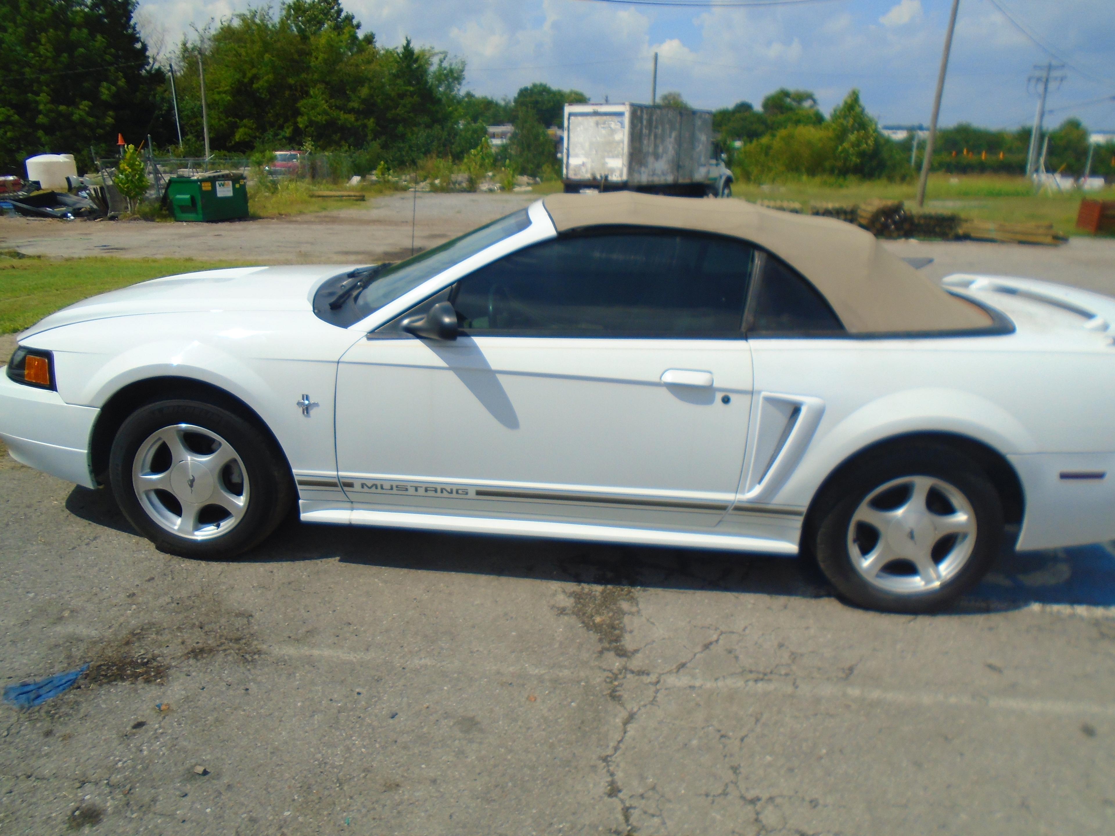 **Absolute** 2001 Ford Mustang Convertible