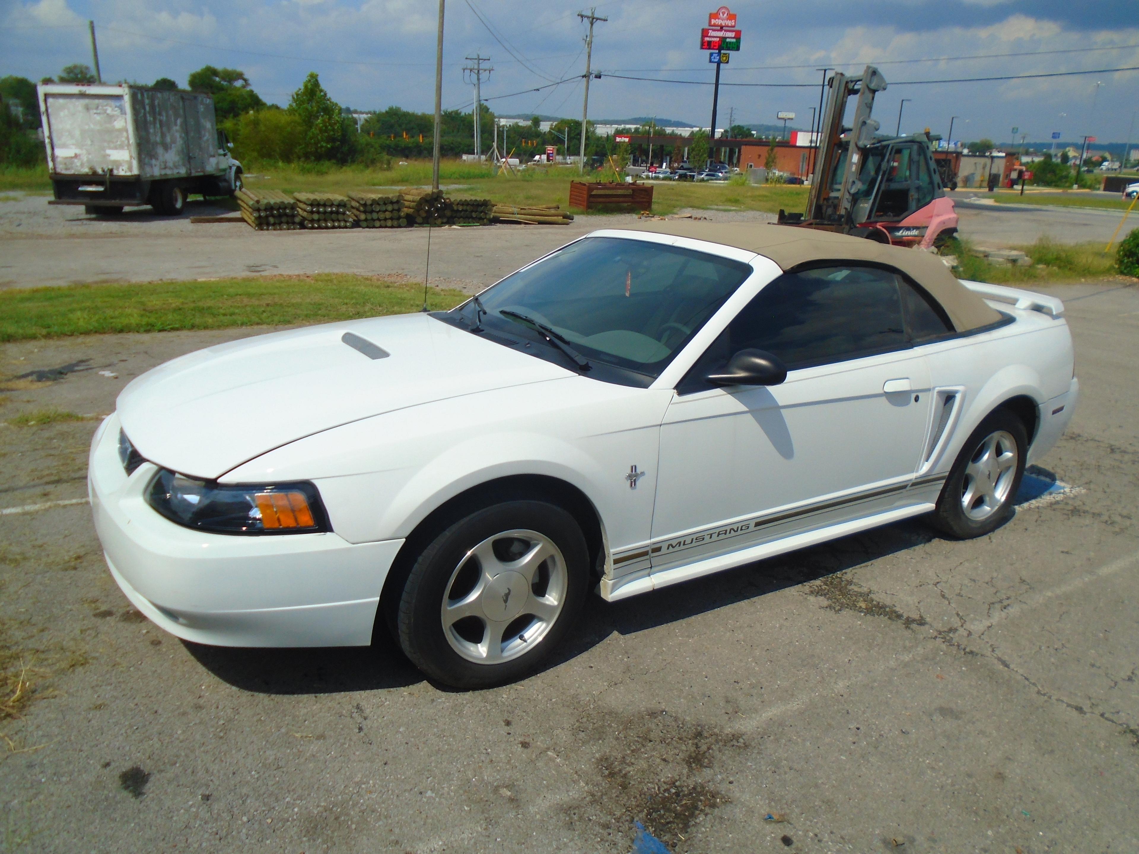 **Absolute** 2001 Ford Mustang Convertible