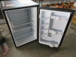 DANBY DAR044A2SLDD MINI FRIDGE STAINLESS DOOR