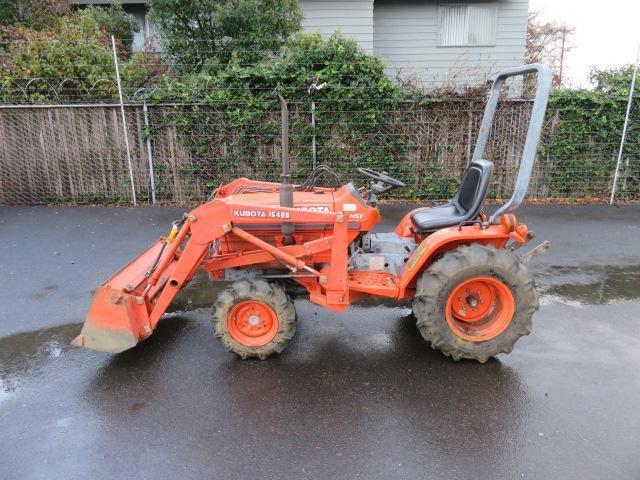 KUBOTA B1550 TRACTOR W/ KUBOTA 1640A FRONT LOADER