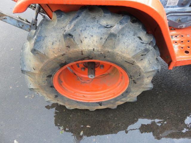 KUBOTA B1550 TRACTOR W/ KUBOTA 1640A FRONT LOADER