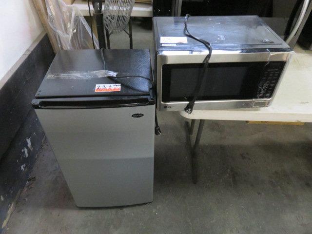 2 ITEMS SANYO MINI FRIDGESR3720M 3.7 & LG MICROWAVE 2.2 CFT ORT NON-OP