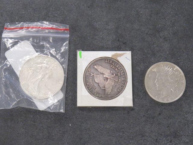 1922 PEACE SILVER DOLLAR, 1981 US ASSAY OFFICE ONE TROY OUNCE & 2013 SILVER DOLLAR