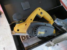 DEWALT 3 1/4 HEAVY DUTY PLANER W/ CARRY BOX