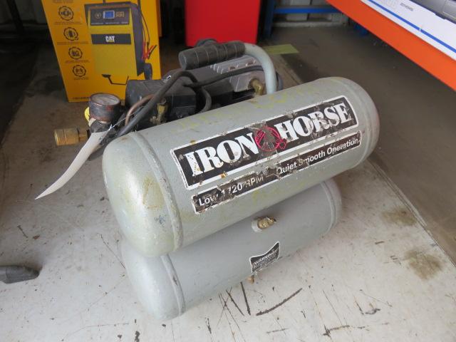 IRON HORSE PORTABLE ELECTRIC 4 GAL AIR COMPRESSOR