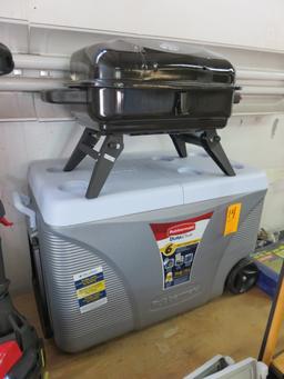 RUBBERMAID 75 QUART COOLER AND ORIGINAL OUTDOOR COOKER LP PORTABLE BBQ