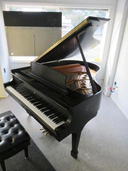 2001 STEINWAY & SONS MODEL M 5'7" GRAND PIANO