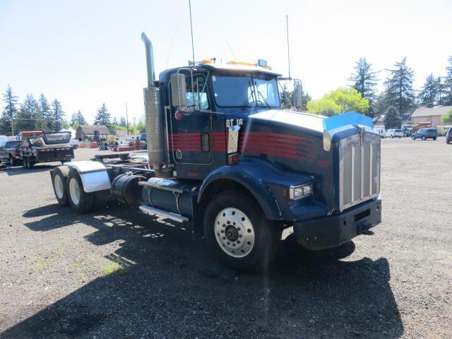 KENWORTH T800 DAY CAB TRACTOR