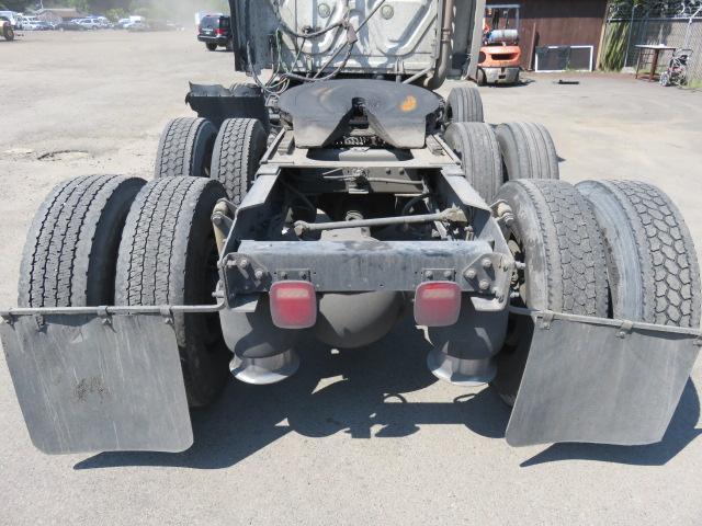 2009 FREIGHTLINER CASCADIA 125 OVER THE ROAD TRACTOR *BATTERIES ARE DEAD