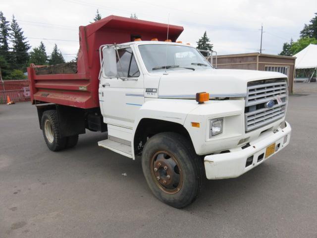 1986 FORD F700 DUMP TRUCK