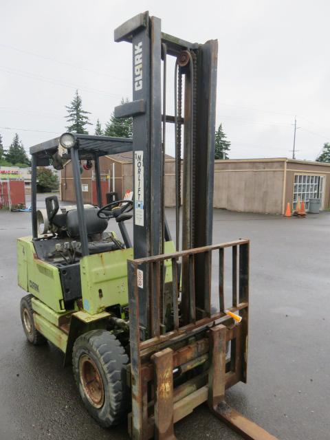 CLARK GPX25 FORKLIFT