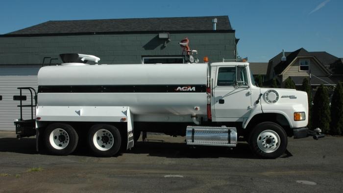 1995 FORD L9000 4000 GALLON WATER TRUCK