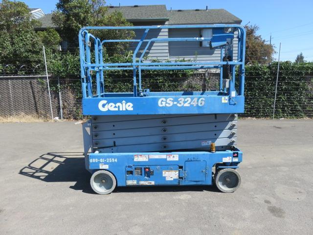 2014 GENIE GS3246 SCISSOR LIFT