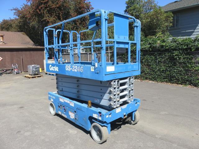 2014 GENIE GS3246 SCISSOR LIFT