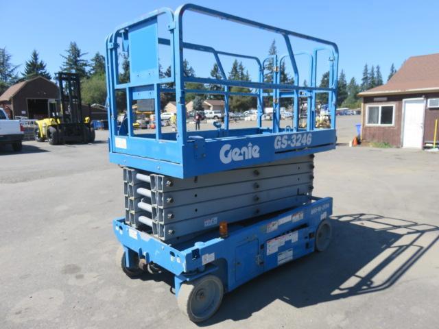 2014 GENIE GS3246 SCISSOR LIFT