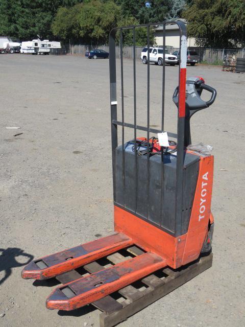 TOYOTA 7HBW23 ELECTRIC PALLET JACK